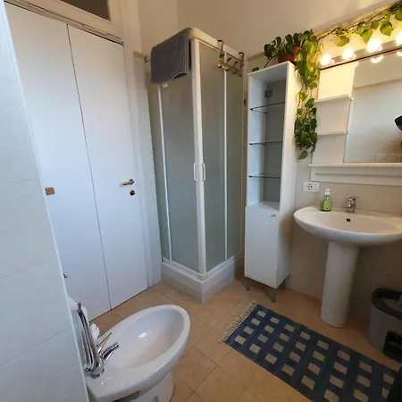 게스트하우스 Tiburtina's Comfy And Cosy Nest 로마
